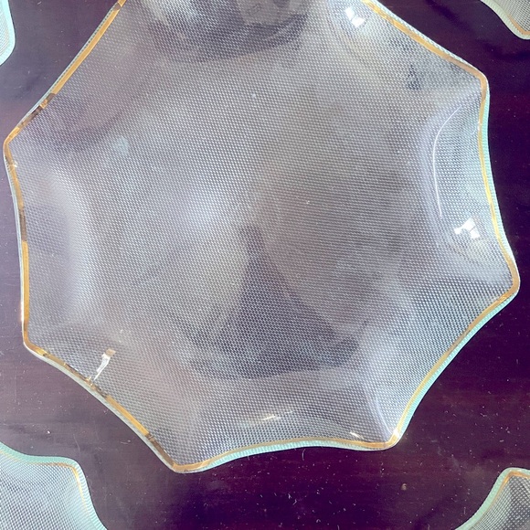 5 plates textured glass set with gold plating on edges adding classy definition - Picture 5 of 7